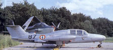 MS.760 Paris de l'escadrille 2.S vu aux côtés d'un Br.1050 Alizé durant l'été 1971 sur la B.A.N. Lann-Bihoué. (©J.M. Guhl)