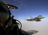 Rafale M F2 en vol au-dessus du désert afghan. (©Marine Nationale)