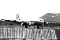 C-54 Skymaster à l'atterrissage sur la piste de Tontouta. (©BAN Tontouta)