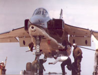 Dassault-Breguet Jaguar M sur le point d'être catapulté depuis le PA Clemenceau le 10 juillet 1970. (©Daniel Pierre) 