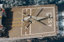 Le PT5 à l'appontage sur le navire auxiliaire italien Etna. (©Eurocopter)