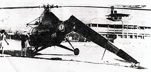 7 septembre 1951, l'unique hélicoptère de l'Arromanches est accidneté à Djibouti. (©Marine Nationale)
