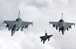 Rafale B, Mirage 2000D et Rafale C prêts à larguer leur 10 bombes GBU-12 et AASM. (©Ministère de la Défense)
