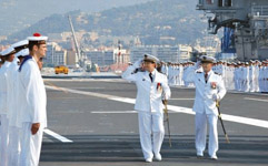 Le nouveau commandant du porte-avions, le CV Rolland. (Marine Nationale)