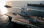Le Charles de Gaulle et l'USS Abraham Lincoln (CVN 72). (©Marine Nationale)