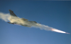 Tir d'un missile MICA depuis un Rafale M. (©MBDA)